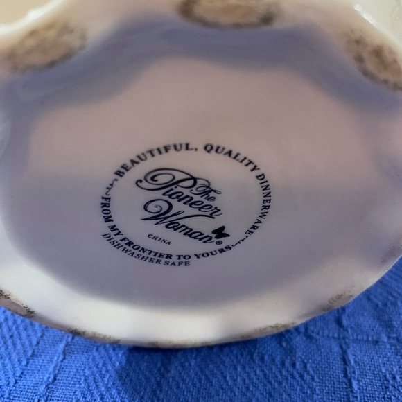 Pioneer woman sugar bowl retro flower flea market. Preowned no chips or cracks - Picture 4 of 5